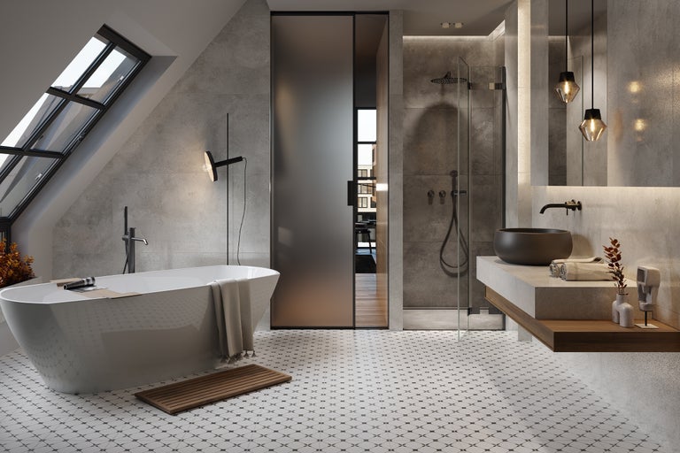 Moderne badkamer met vrijstaand bad, douche en wastafel