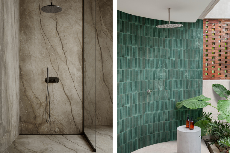 Twee douchecabines met verschillende tegeldesigns en armaturen.