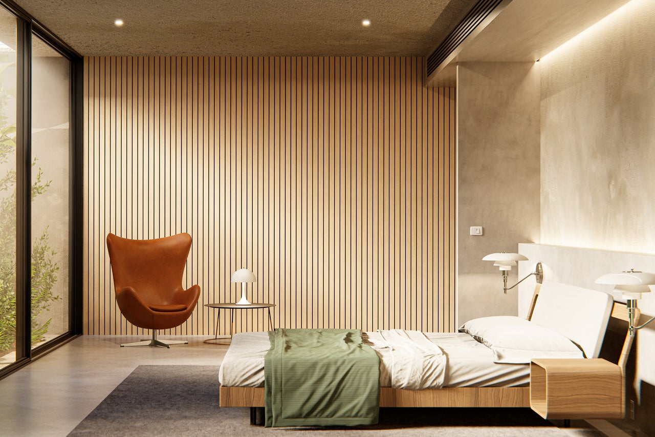 Lichte slaapkamer met bed, fauteuil en minimalistisch design