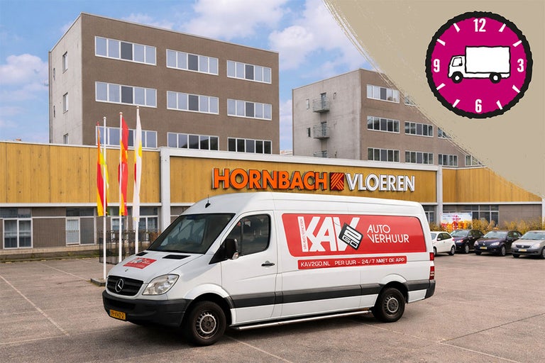 Witte huurbus van KAV Autoverhuur voor een Hornbach Vloeren vestiging met een symbool voor bezorgservice.
