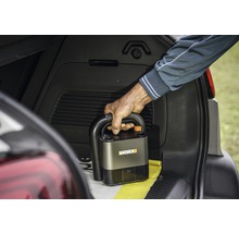 WORX draadloze handstofzuiger in de kofferbak van een auto