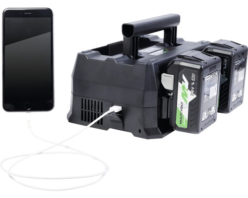 Acculader met twee accu's en een mobiele telefoon die via een USB-kabel is aangesloten