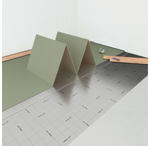 Afbeelding van isolerende onderlaag met rasterprint, mes en houten plank