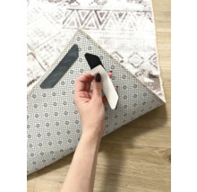 Tapijt met antislipmat en plakstrips ter bevestiging