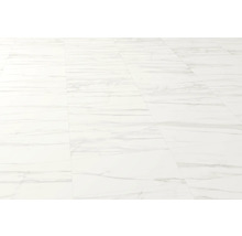 Witte vinylvloer met marmerlook.