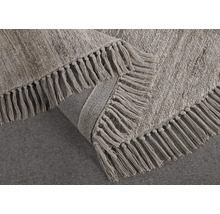 Detail van een vloerkleed met franjes