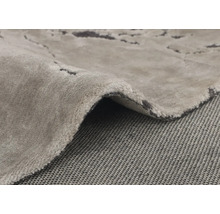 Detailopname van een grijs tapijt met abstract patroon