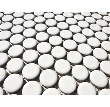 Detailopname van witte ronde mozaïektegels