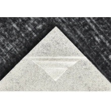 Detailopname van een isolatiemat van vezelmateriaal in driehoekige vorm.