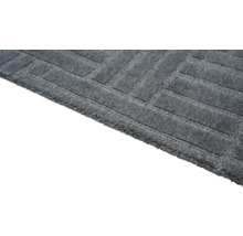 Detailweergave van een grijs tapijt met geometrisch patroon