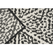 Detailweergave van een tapijt met een geometrisch patroon