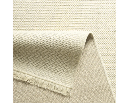 Gedetailleerde weergave van een beige tapijt met franjes