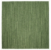 Groen tapijt met streepmotief