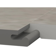 Detailopname van een dilatatievoegafdekking voor vloerbedekking