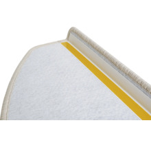 Detail van een trapmat met plakband voor bevestiging