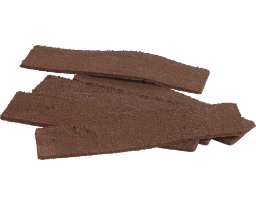 Gestructureerde bruine bitumenstrips voor dakbedekking.