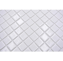 Detailopname van witte mozaïektegels