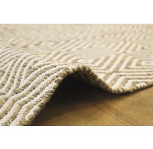 Detailopname van een tapijt met geometrisch patroon