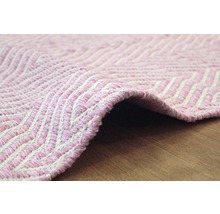 Detailopname van een vloerkleed met geometrisch motief