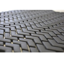 Detailopname van een zwarte, modulaire vloermat met zigzagpatroon