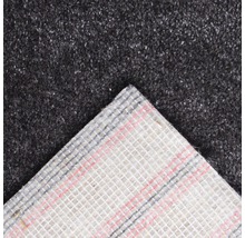 Detailweergave van een grijze tapijttegel met textielrug
