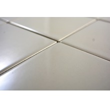 Close-up van gelegde tegels met voegen