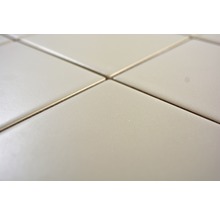 Close-up van gelegde tegels met voegmiddel