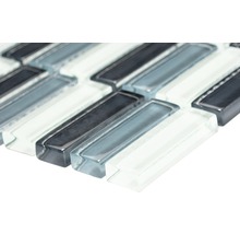 Glasmozaïektegels in strokenpatroon