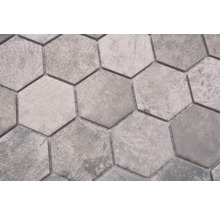 Zeshoekige tegels van aardewerk in een mozaïekpatroon