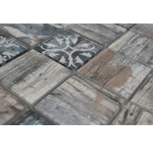 Detailopname mozaïektegel met hout- en patroonlook