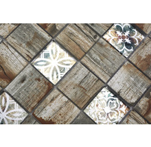 Mozaïektegels met houtlook en bloemmotieven