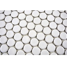 Detailopname van witte mozaïektegels.