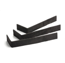 Drie hoekprofielen van rubber op een witte achtergrond.