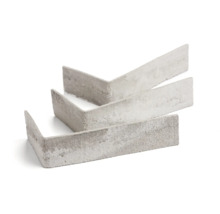 Drie hoekbekledingsstenen van beton