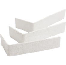 Drie hoekstenen van beton