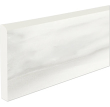 Witte keramische plint met marmerlook