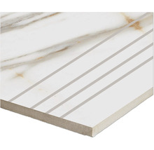 Keramische tegel met marmerlook en lineair decor