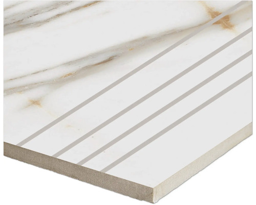 Keramische tegel met marmerlook en lineair decor