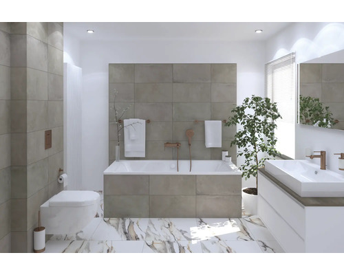 Lichte badkamer met bad, wastafel, toilet en tegels