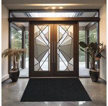 Entree met houten dubbele deur en geometrisch glasdesign