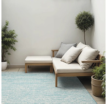 Terras met buitentapijt, zithoek en planten
