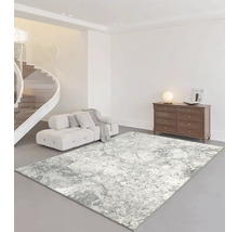 Woonkamer met bank, commode en abstract tapijt