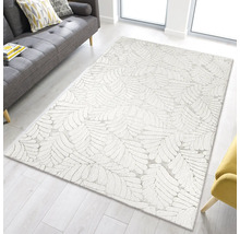 Vloerkleed met bladmotief in een lichte woonkamer