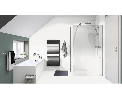 Badkamer met bad, handdoekradiator, douche en wastafel in een heldere ruimte met een schuin dak