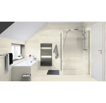 Moderne badkamer met ligbad, douche en handdoekradiator