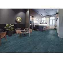 Interieur met bar, zitplaatsen en vloerbedekking