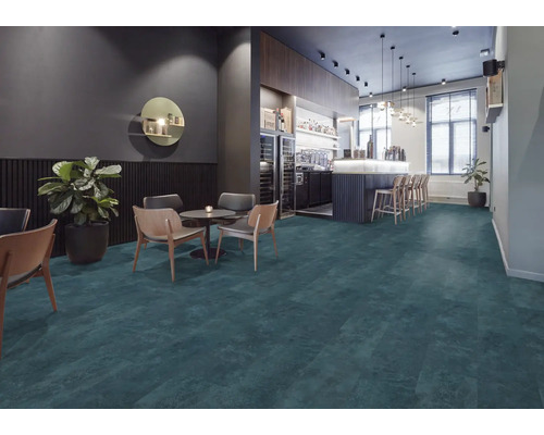 Interieur met bar, zitplaatsen en vloerbedekking