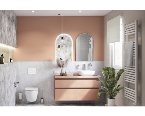 Moderne badkamer met wastafel, spiegel, toilet en radiator