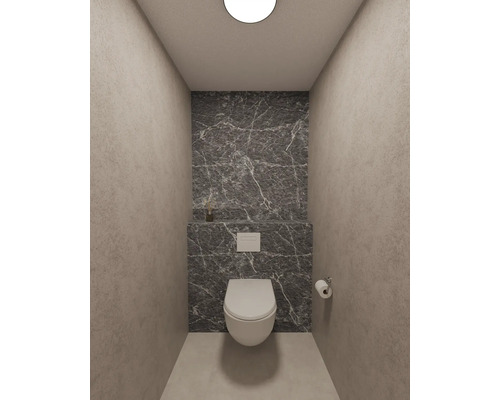 Modern toilet met een hangend wit toilet, donkere tegels met marmerlook op de achterwand en grijze zijwanden met structuur.