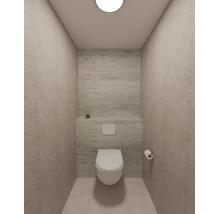 Modern gastentoilet met hangend toilet, wanden in natuursteenlook, bedieningspaneel en toiletrolhouder. Licht en minimalistisch ontwerp.